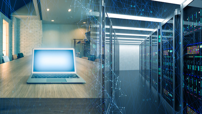 PCとサーバールームでのAD構築作業